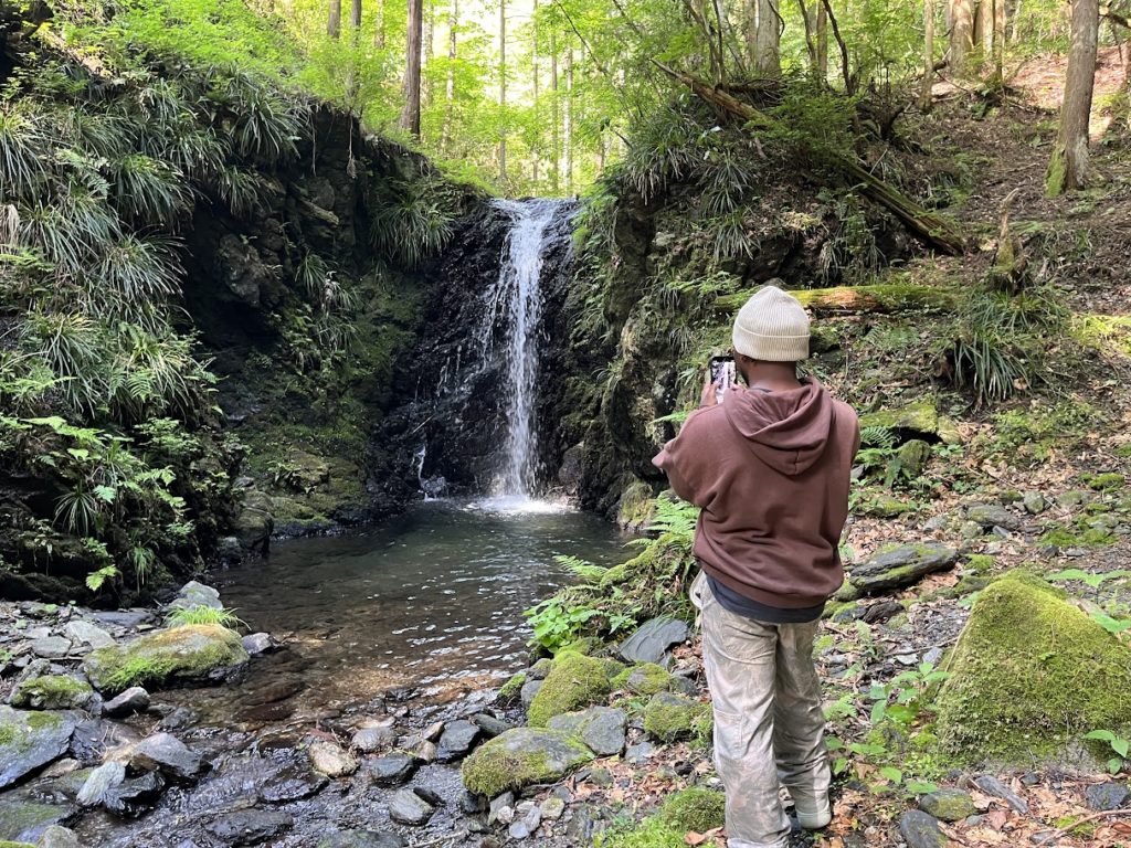 滝に癒される画像