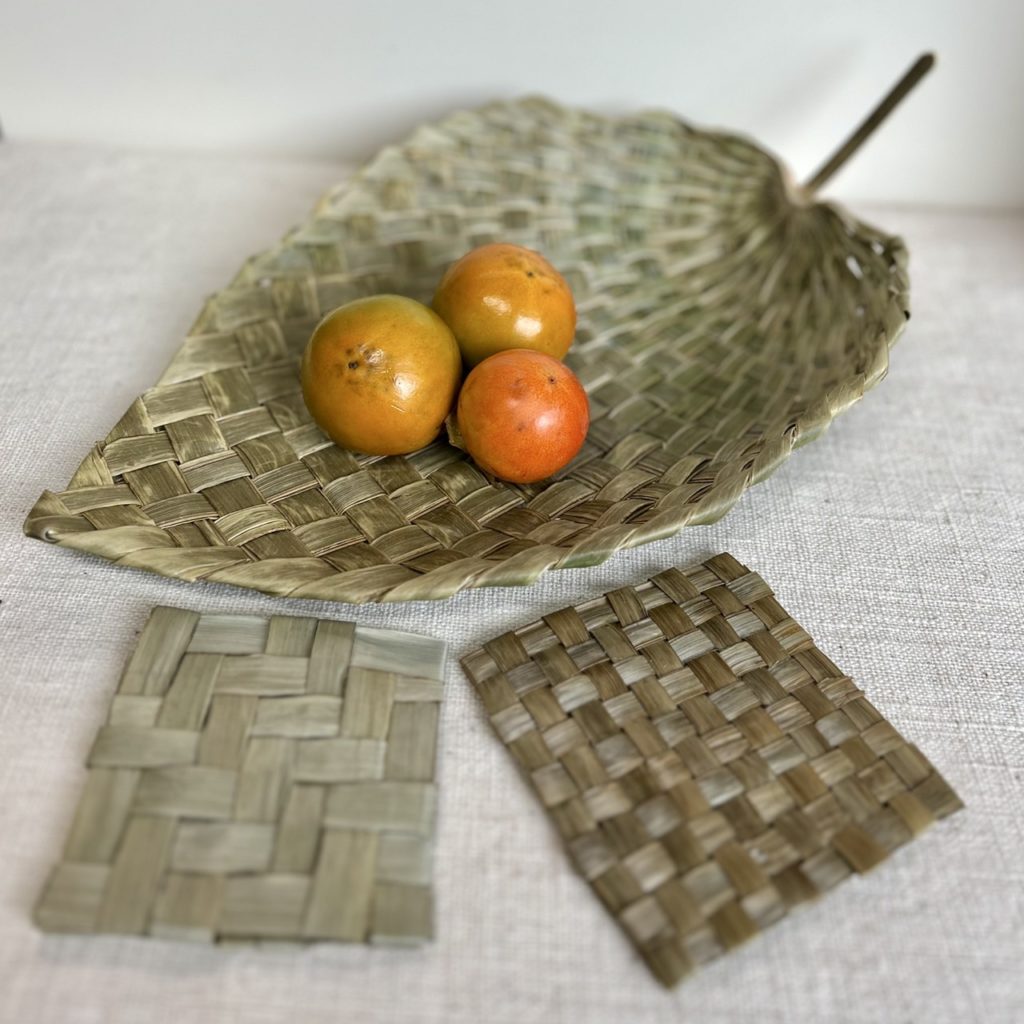 シュロの葉で作った作品